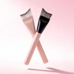 Ultra-Thin Fishtail Foundation Brush, Crescent Curved Makeup Brush, Non-Absorbent Liquid Foundation Beauty Tool - Image 5