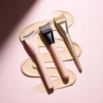 Ultra-Thin Fishtail Foundation Brush, Crescent Curved Makeup Brush, Non-Absorbent Liquid Foundation Beauty Tool